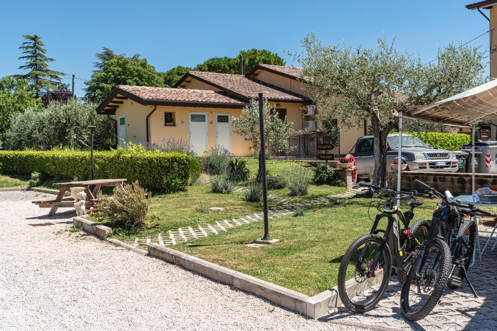 Agriturismo Il Girasole Ассизи Экстерьер фото