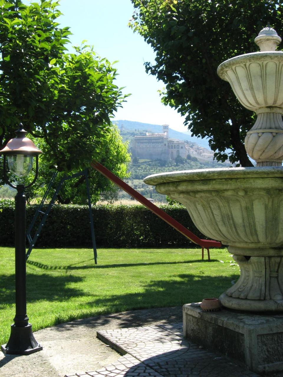 Agriturismo Il Girasole Ассизи Экстерьер фото